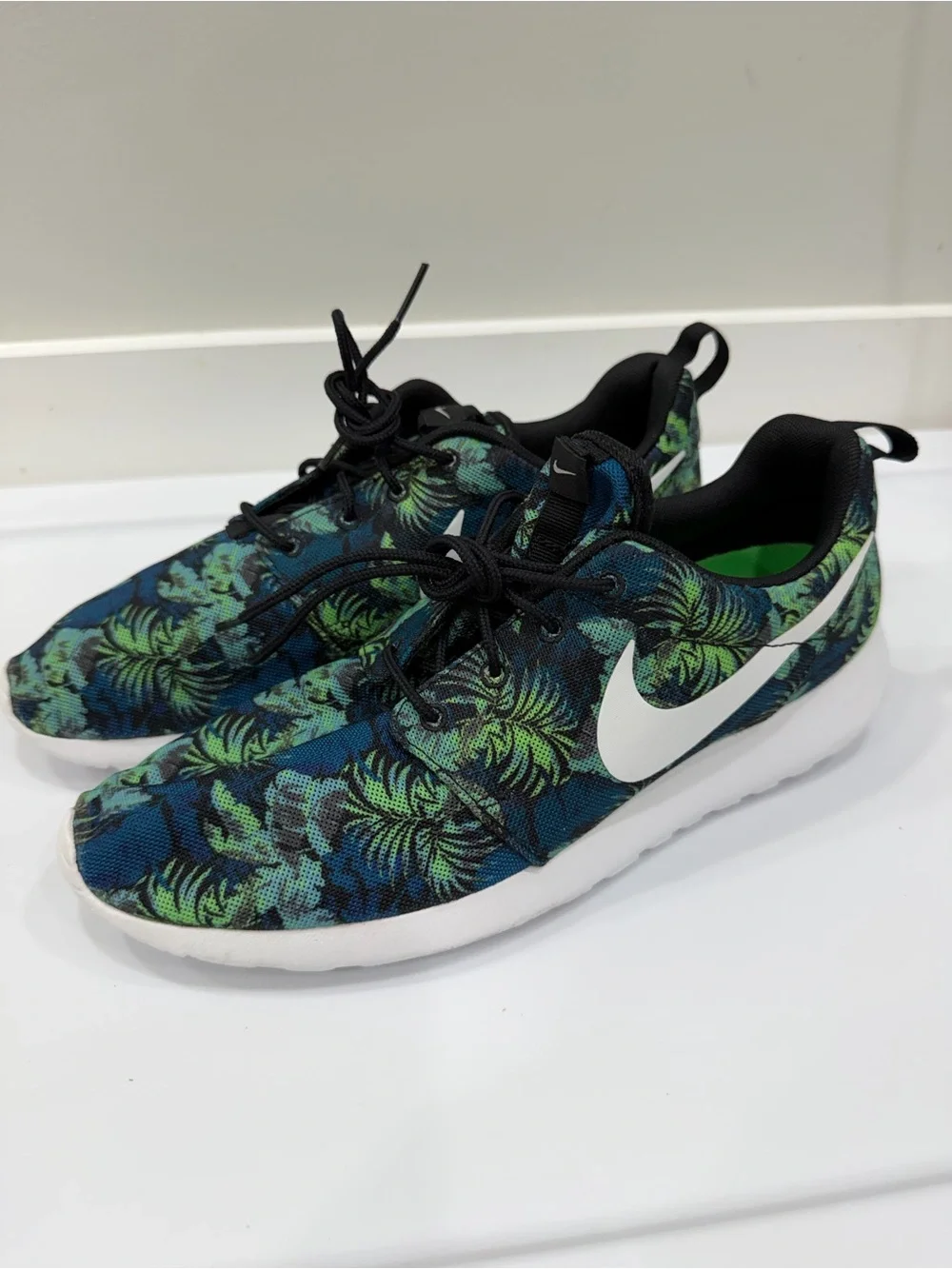 Nike Roshe Run Print Sneakers Size 9 shoes